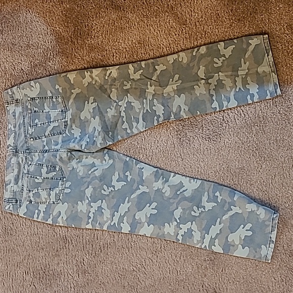 Camouflage Ctop Pants - Picture 9 of 10